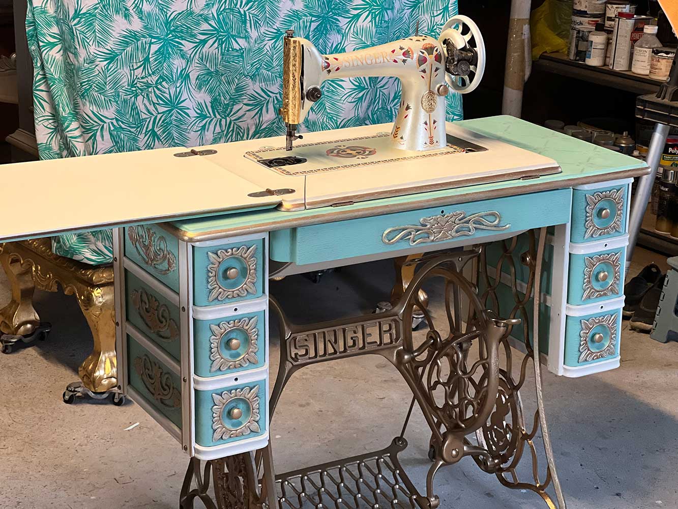 Charming-Vintage-Sewing-Machine-Landscape